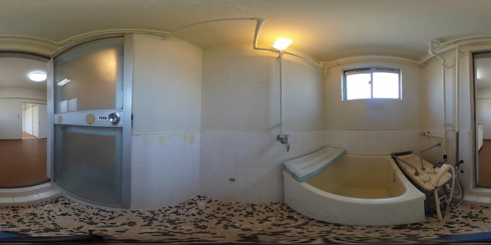 �o�X���[��