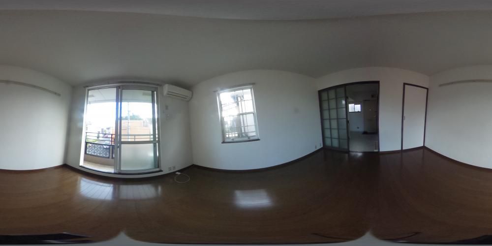 ���r���O