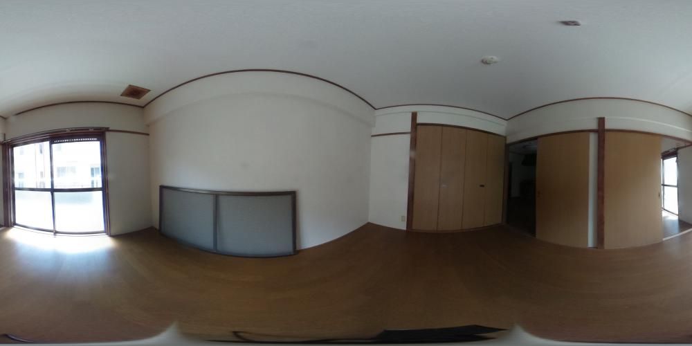 ���r���O